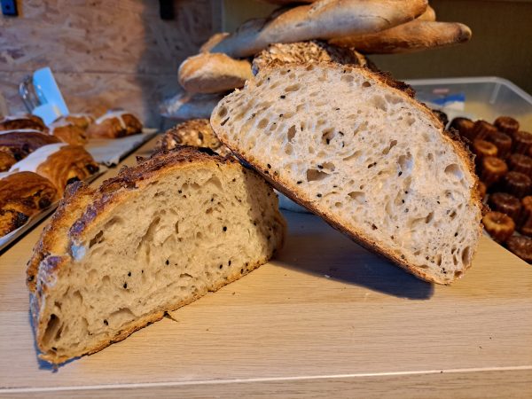Maandbrood juni + juli: parmezaan & black pepper